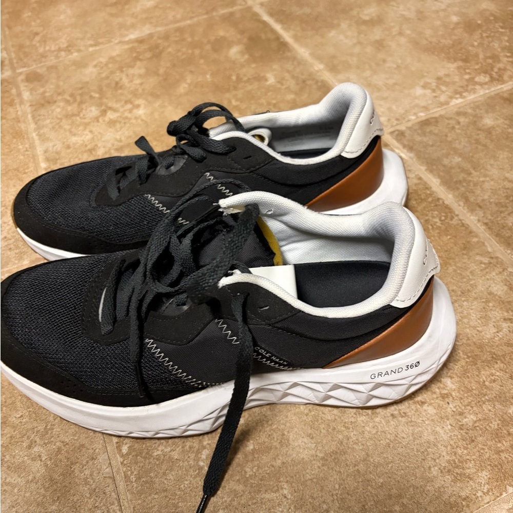 Grand 360 Men's Black and Brown Sneakers